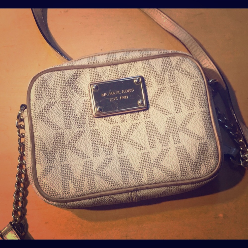 Micheal Kors crosbody purse